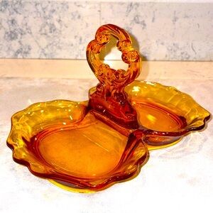 Cambridge Glass Vintage Keyhole Pattern 2 Part Relish Dish Center Handle Amber